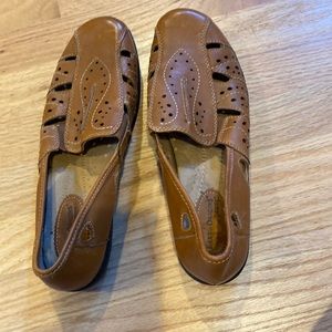 !! On SaLE !! Price Drop !!New no tags Never Worn- Earth Origins sz 11M Shoes